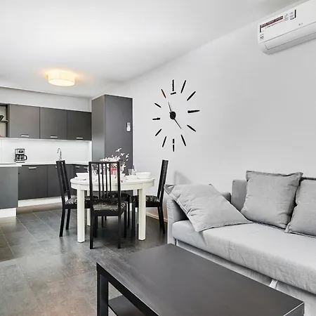 Swistackiego With Free Garage By Renters *