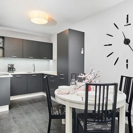 Swistackiego With Free Garage By Renters Apartmán *